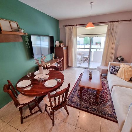 Dock Holiday Apartment Larnaka Exterior foto