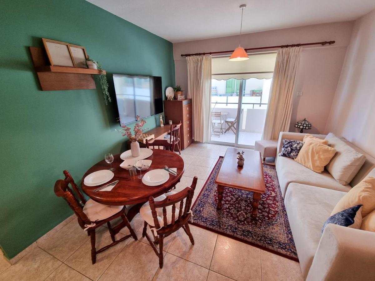 Dock Holiday Apartment Larnaka Exterior foto